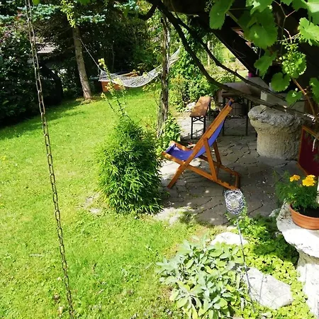 Charmantes Ferienhaus Mit Gartenoase *