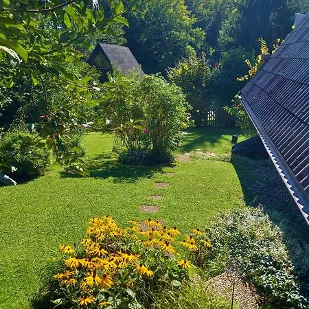 Apartamento Charmantes Ferienhaus Mit Gartenoase Siegsdorf