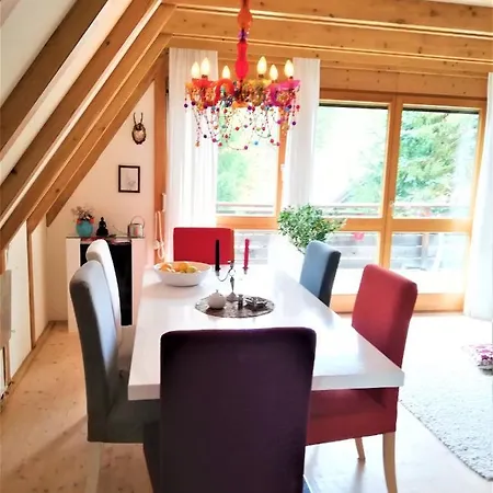 Charmantes Ferienhaus Mit Gartenoase *